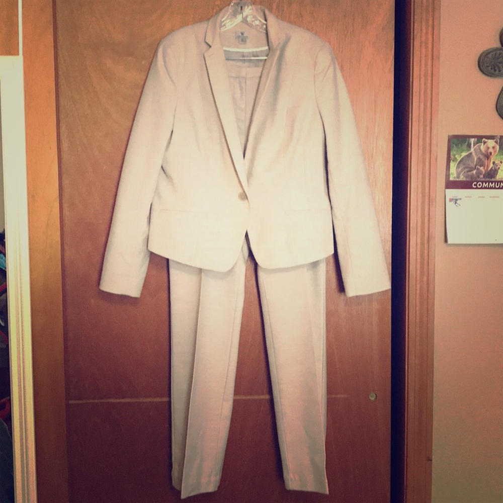 Summer weight pant suit